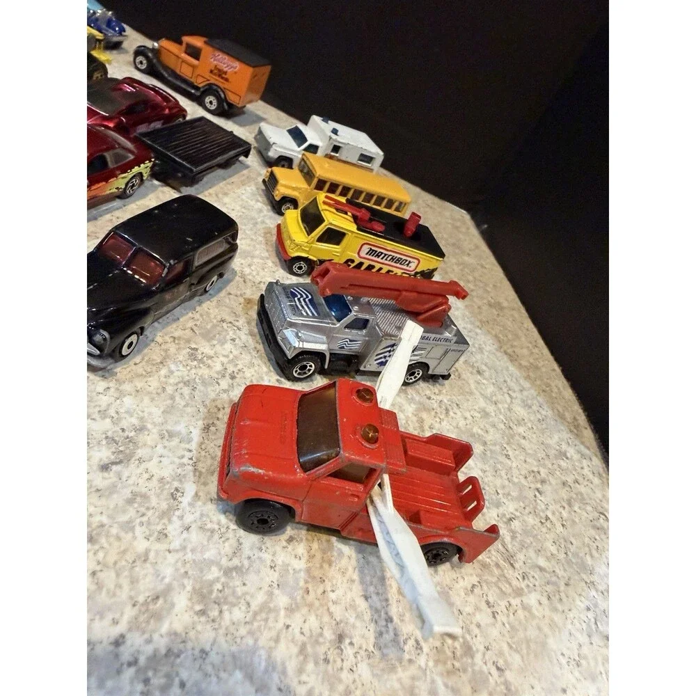 Lot of 21 Matchbox Diecast Cars Trucks Vintage Vans Vehicles Mixed Playworn